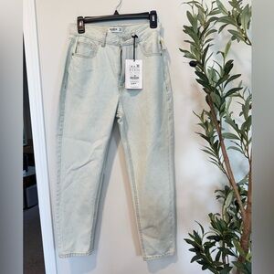 Light Blue Mom/ Boyfriend Jeans